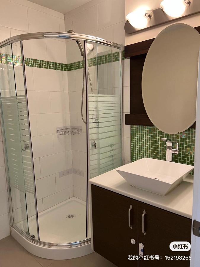 Spacious And Bright Large Suite With Separate Bathroom Richmond Ngoại thất bức ảnh