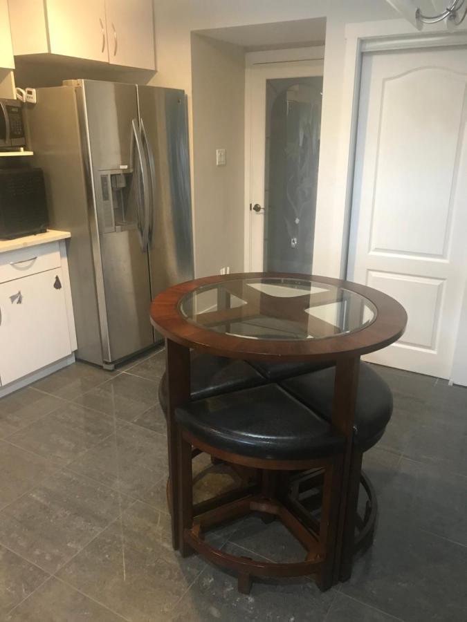 Spacious And Bright Large Suite With Separate Bathroom Richmond Ngoại thất bức ảnh