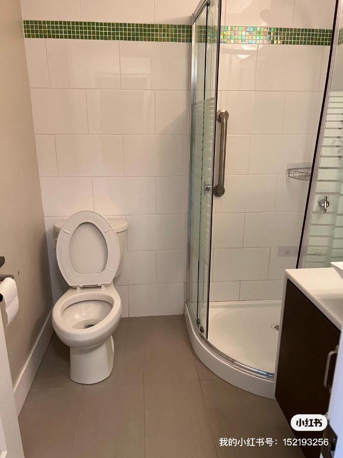 Spacious And Bright Large Suite With Separate Bathroom Richmond Ngoại thất bức ảnh
